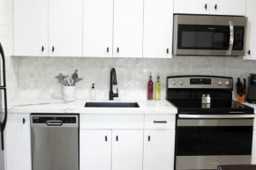 Remodeled Modern Ground Level Apt Blocks to Dwntn - B
